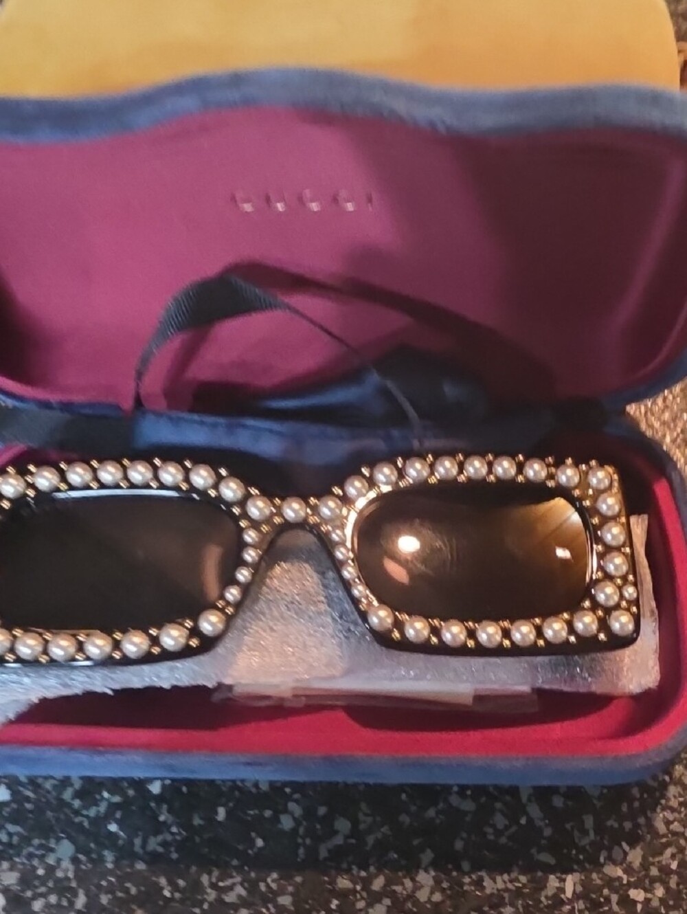 Gucci Black Sunglasses with Pearl Trim Unsex - Picture 7 of 7